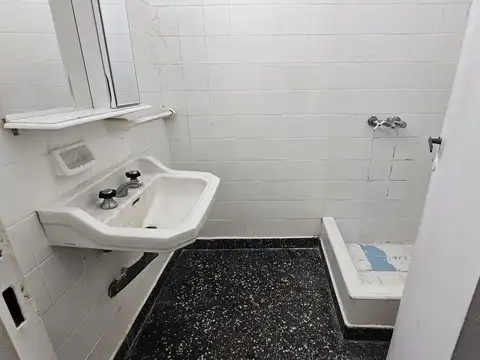 Depto Tipo Casa en Venta 50 años