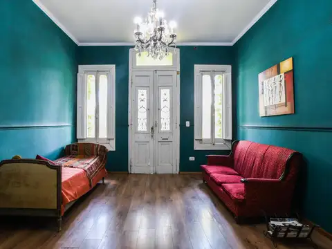 Casa 9 ambientes con 2 baños