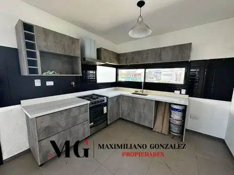 Casa 5 ambientes con 4 baños