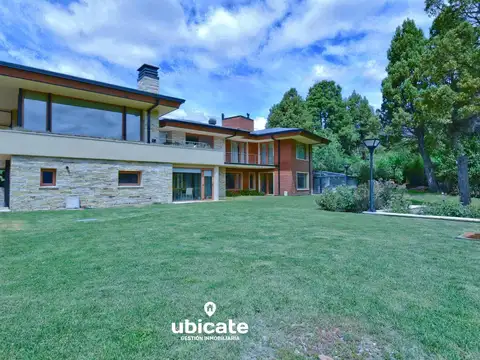 Casa 7 ambientes con 5 baños