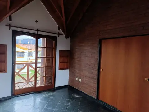 Casa 7 ambientes con 2 baños