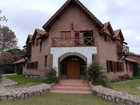 Se vende exclusivo chalet en el corazon de Merlo