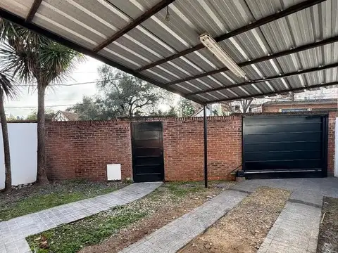 Casa en Alquiler con 1 cochera