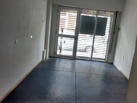 LOCAL APROX 22 M2  - CERCA DE LAPRIDA Y AV. MITRE