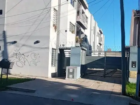 Depto. de 2 amb. con cochera en venta | Apto crédito | Berazategui