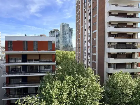 LOTE CON CASA DE ESTILO CON COCHERA