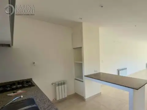 Casa en Alquiler con 2 cocheras