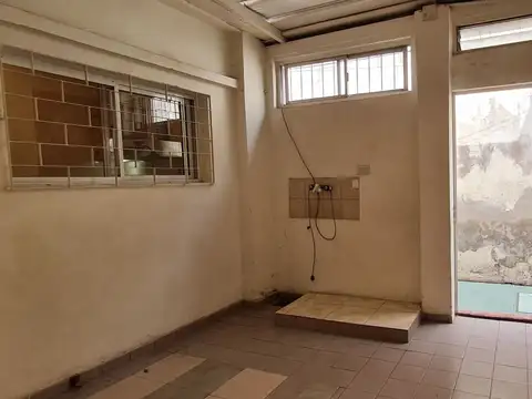 Diag Hipolito Bouchard 3100, Piso Baja