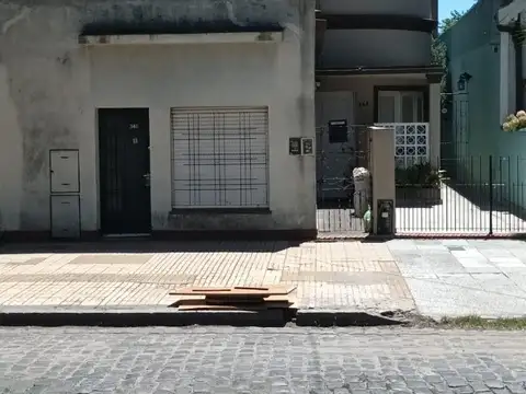 Castro Barros 300, Piso pb