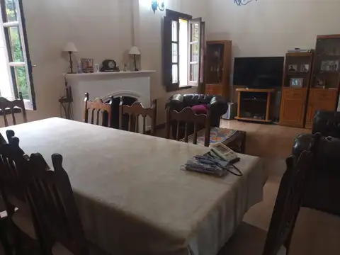 Casa en Venta con 4 cocheras