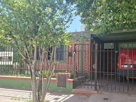 EXCELENTE UBICACIÓN . SUPER COMODA !! CON PLANOS Y ESCRITURA