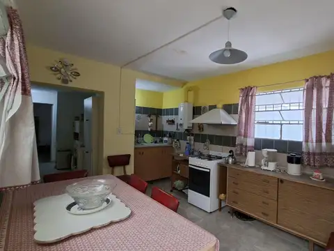 Casa 8 ambientes con 1 baño