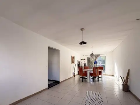 CASA 4 DORMITORIOS  EN VENTA EN LA PLATA  PATIO