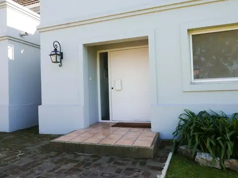 Casa en Alquiler en El Portillo, USD 2.200