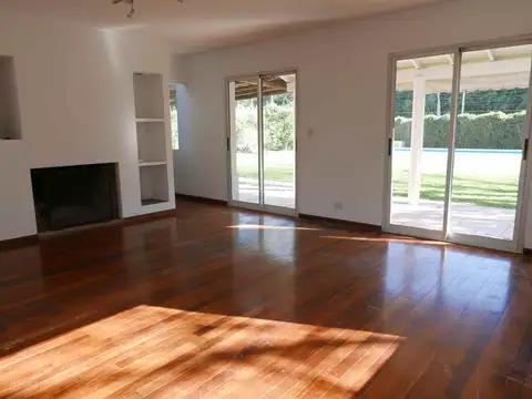 Avenida Patricias Argentinas 1300