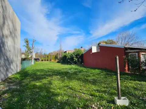 Los Nogales entre Los Robles y Los Fresnos