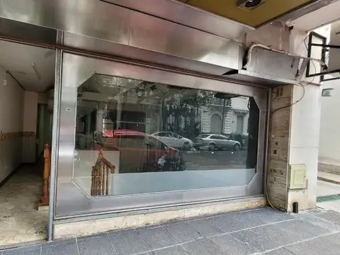 Local a la calle en venta Flores