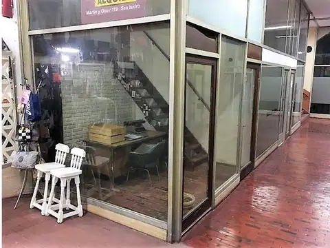 LOCAL EN SAN ISIDRO DE 33 M2 EN GALERIA FRENTE A ESTACIÓN 