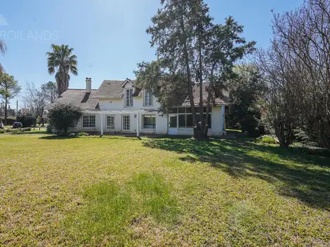 Casa en Venta con jardin y Pileta en Mapuche Country Pilar