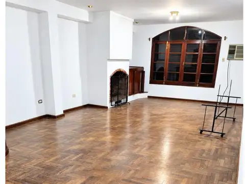 Casa 5 ambientes con 4 baños