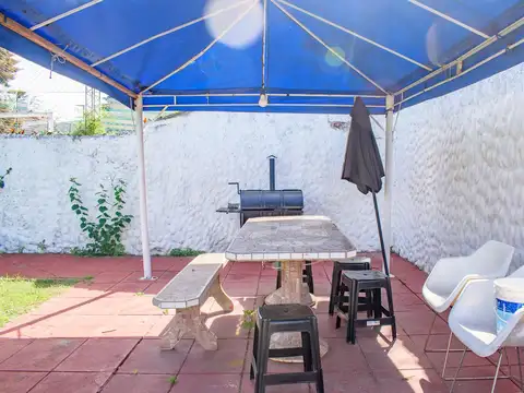 VENTA CHALET CON GRAN PARQUE Y EXCELENTE POTENCIAL– ITUZAINGÓ SUR APTO CREDITO
