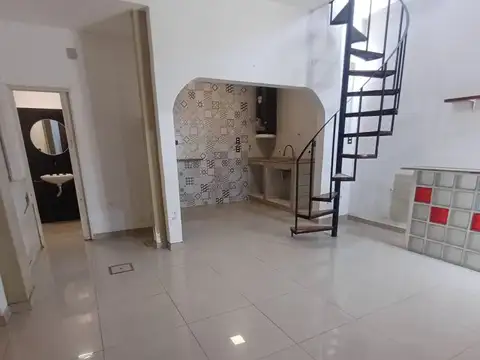 Depto Tipo Casa 2 ambientes con 1 baño