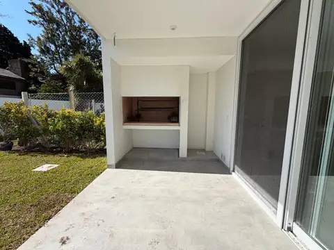 Casa en Alquiler en Punta Chica, USD 3.100