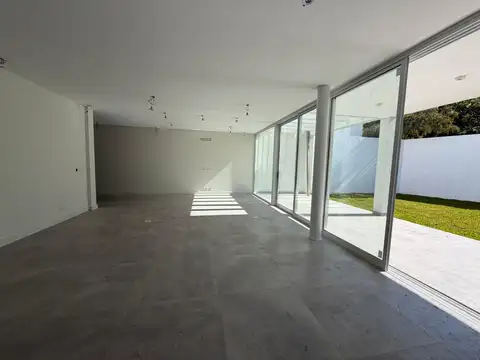 En Venta Casa a Estrenar en Punta Chica, San Isidro.