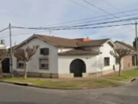 CASA EN ESQUINA