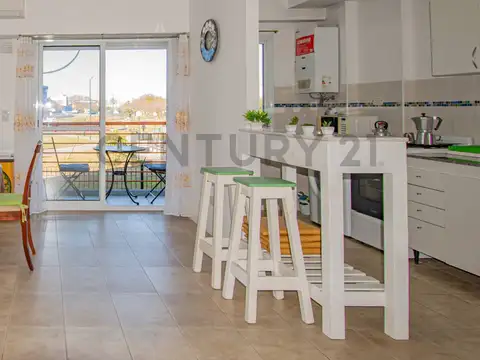 Monoambiente con balcón, cochera y seguridad 24 hs.