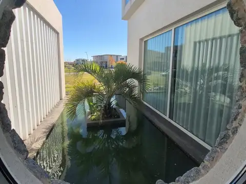Av. De los Lagos 1000