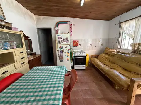 Casa 6 ambientes con 2 baños