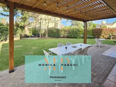 Casa en Venta con 2 cocheras