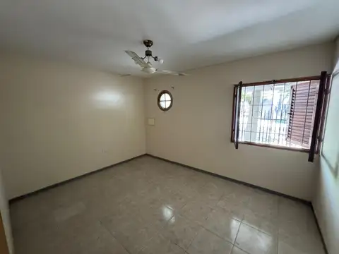 Casa 8 ambientes con 4 baños