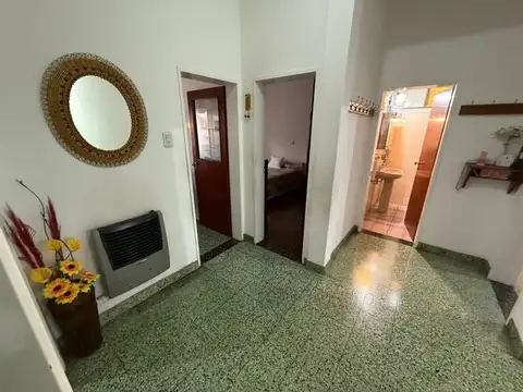 Casa 7 ambientes con 2 baños