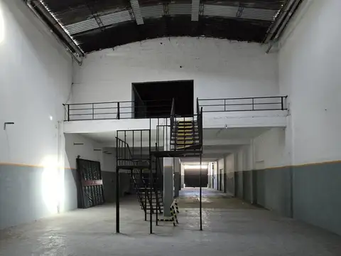 GALPON - DEPOSITO EN ZONA INDUTRIAL
