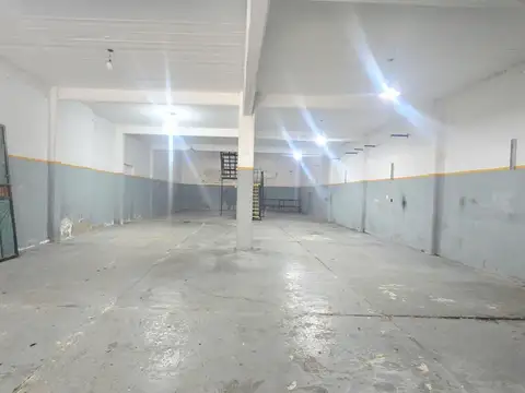 GALPON - DEPOSITO EN ZONA INDUTRIAL