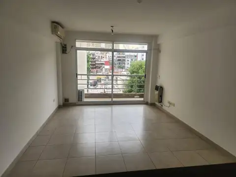 Amplio 2 ambientes en excelente ubicación