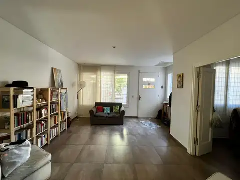 Casa 6 ambientes con 5 baños