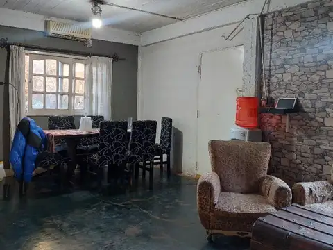 Amplia casa en venta con excelente ubicación en Ituzaingó