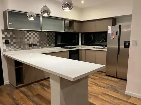 Casa 4 ambientes con 4 baños