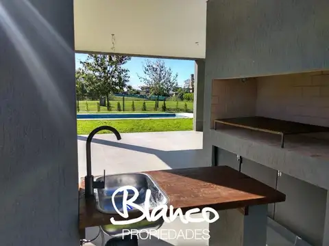 Casa en Venta en El Canton, USD 320.000