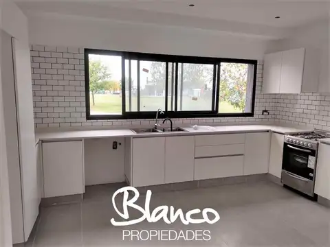 Casa 5 ambientes con 3 baños