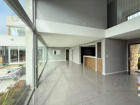 Casa 5 ambientes con 3 baños