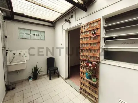 av. Brigadier General Juan Manuel de Rosas 100, Piso 0