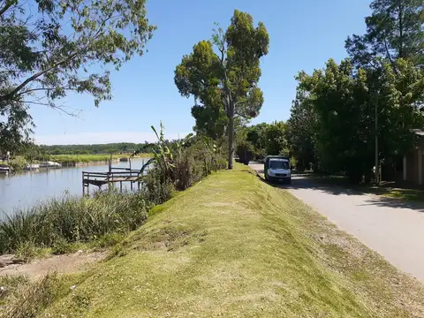 Terreno en Venta 20  mts Fondo