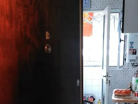 EXCELENTE DEPARTAMENTO 3 AMBIENTES, COCHERA Y BALCÓN