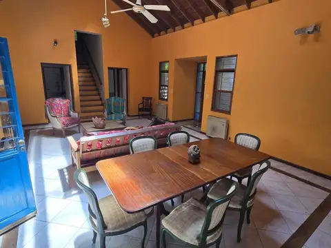 Casa 6 ambientes con 5 baños