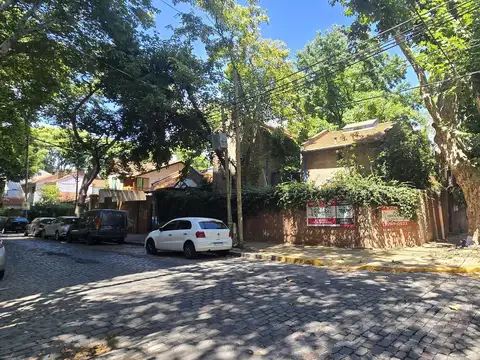 CASA DE 6 AMBIENTES EN VENTA SOBRE TERRENO DE 612M2 EN LA MEJOR ZONA DEL BAJO DE OLIVOS