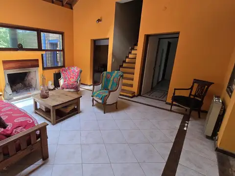 Casa en Venta con 2 cocheras